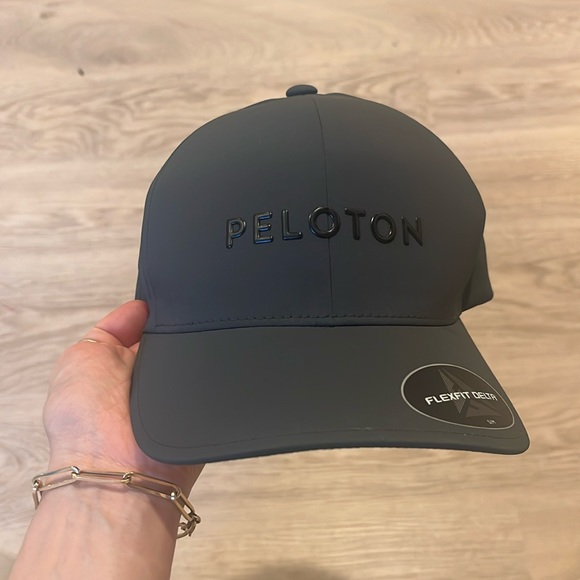 Never worn peloton hat - Picture 1 of 3